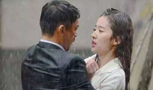 圈中的吻戏，陈乔恩王凯太投入，赵丽颖初吻就这么给他了