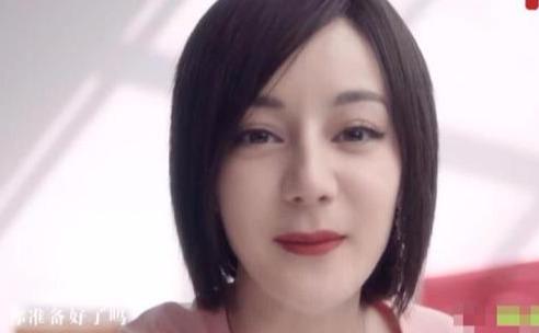 迪丽热巴新造型曝光颜值引争议，网友评论：她跟娜扎的短发不能比